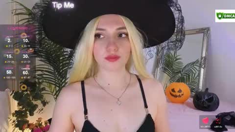 Kris online show from October 31, 7:36 pm