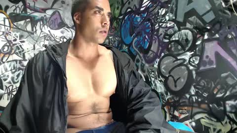 Snapshot of bbc_monster1 chatting on February 23, 11:58 pm Justin online show from February 23, 11:58 pm