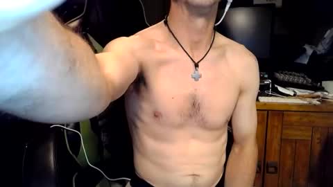 bchillin28 online show from November 13, 1:52 am