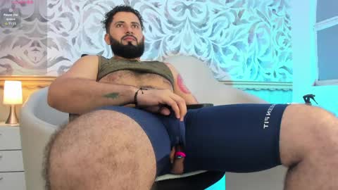 bear_mao_ online show from April 25, 1:41 pm