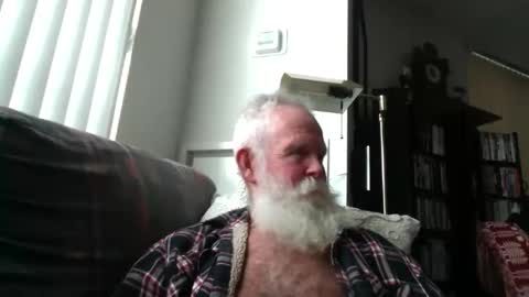 beardbushy online show from December 3, 6:08 pm