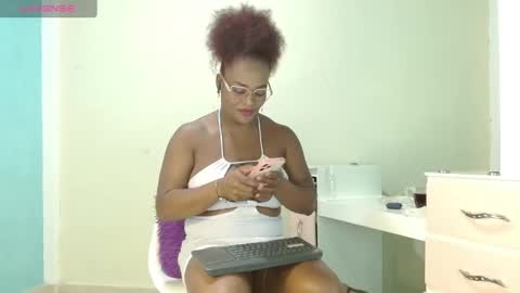 Snapshot of beatziedreams chatting on February 24, 3:12 am Beatzie online show from February 24, 3:12 am