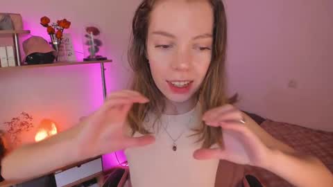 Snapshot of beautyeliise chatting on March 10, 9:23 am Eliise online show from March 10, 9:23 am