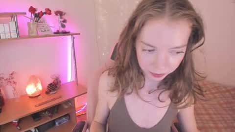 Snapshot of beautyeliise chatting on October 6, 9:05 am Eliise online show from October 6, 9:05 am