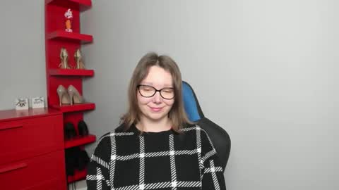 Zoe online show from March 6, 7:51 am