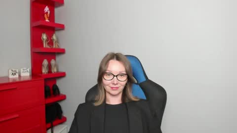 Zoe online show from June 19, 9:15 am