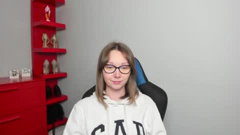 Zoe online show from June 15, 6:27 am