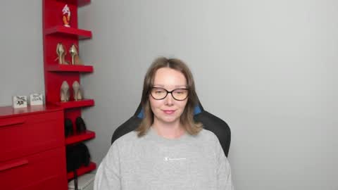 Zoe online show from June 18, 9:14 am