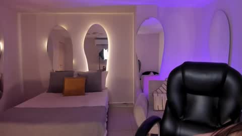 Am Becca online show from November 16, 9:28 pm