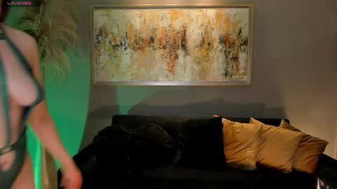 Am Becca online show from April 26, 1:42 pm