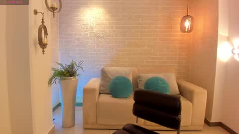 Am Becca online show from August 1, 7:04 pm