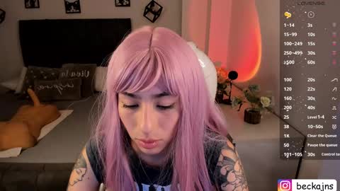 Snapshot of beck__jones chatting on March 6, 5:54 pm Marzhie online show from March 6, 5:54 pm