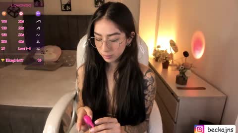 Snapshot of beck__jones chatting on September 16, 2:31 pm Marzhie online show from September 16, 2:31 pm