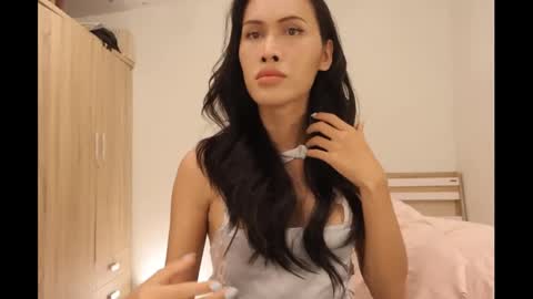 Snapshot of bee_thai chatting on February 11, 6:44 pm bee_thai online show from February 11, 6:44 pm