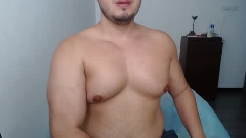 Snapshot of beefypecs_10 chatting on October 7, 8:16 pm Criss2fer online show from October 7, 8:16 pm