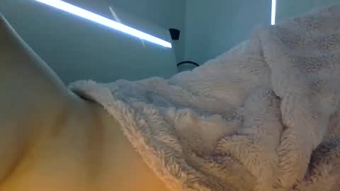 Snapshot of beeinmedeep chatting on December 3, 8:44 pm beeinmedeep online show from December 3, 8:44 pm