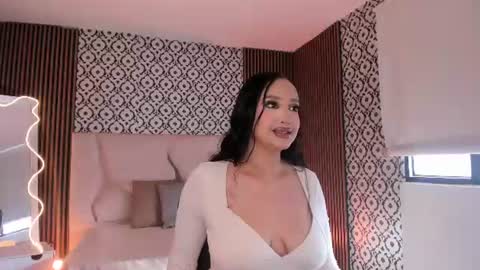 BELLA online show from July 30, 1:23 pm