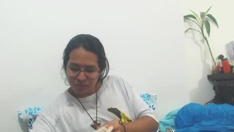 Snapshot of beentage chatting on October 31, 7:09 am Alex online show from October 31, 7:09 am