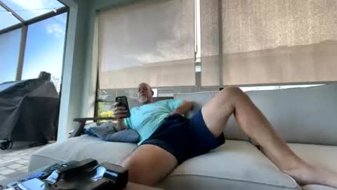 beezkneez63 online show from July 12, 9:51 pm