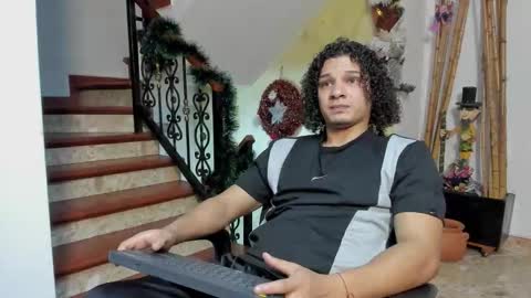 independent model online show from December 19, 5:58 am