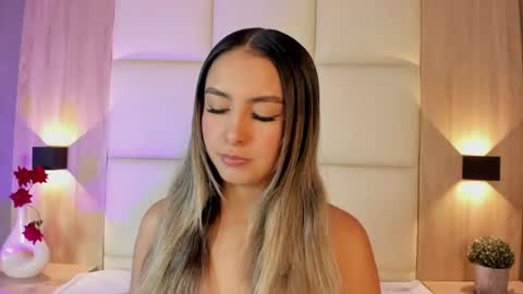 Bella cam online show from July 3, 7:18 pm