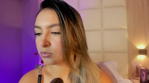 Bella cam online show from June 16, 7:07 pm