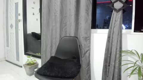 isabella online show from February 7, 10:19 am