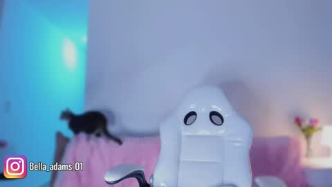 isabella online show from November 4, 12:45 am