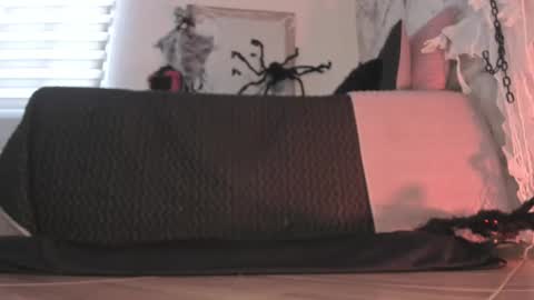 Dessi  online show from October 29, 1:35 pm