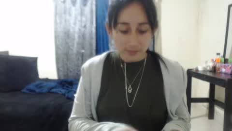 bella_luna34 online show from February 25, 3:32 am