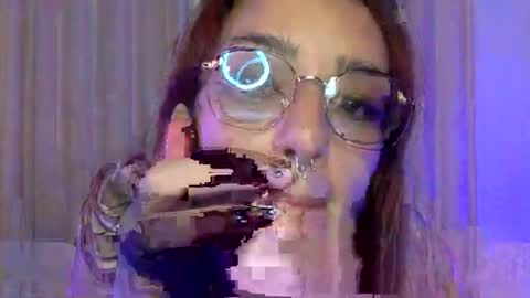 bella_mc online show from March 5, 11:47 pm