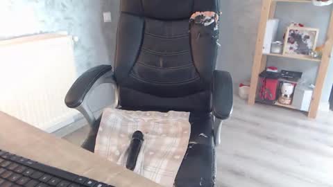      online show from March 10, 9:02 am