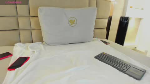  BELLA  online show from April 25, 4:03 am