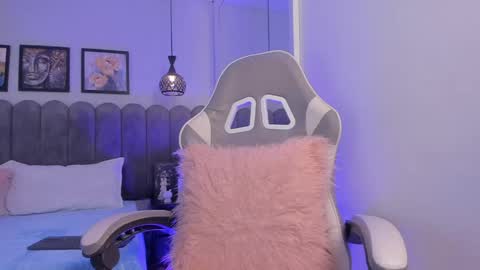 bella_peach_ online show from April 30, 3:22 am