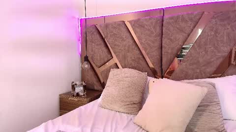 Bella Swwan  online show from July 10, 4:34 pm