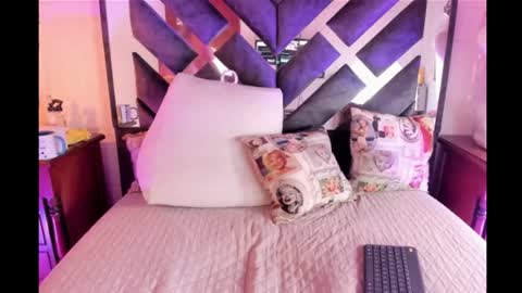 bella_volup online show from July 13, 12:31 pm