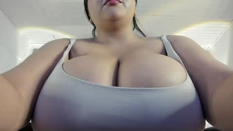bellaboobs_ online show from April 23, 7:59 pm