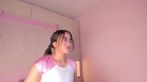  Bella  online show from April 25, 8:06 pm