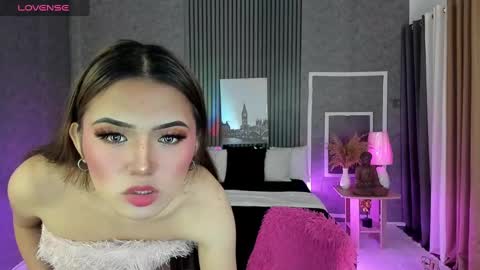 Snapshot of bellabrown_19xxx chatting on March 10, 6:12 pm Bella online show from March 10, 6:12 pm