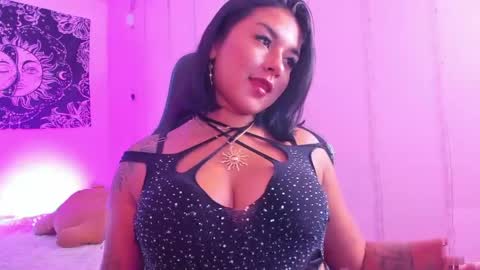 bellamour_ online show from May 7, 12:50 am