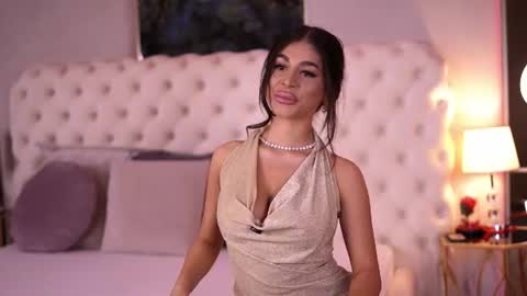Bella online show from July 7, 6:45 pm