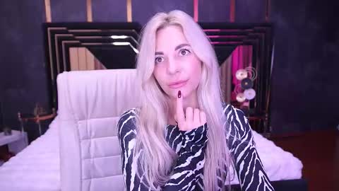 Bella online show from November 23, 10:08 pm