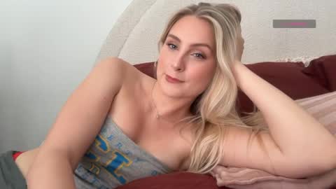 Isabella Ryder online show from March 30, 9:15 pm