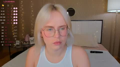 Bella online show from November 6, 1:19 am