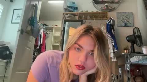 Bella 3 online show from May 1, 3:17 pm