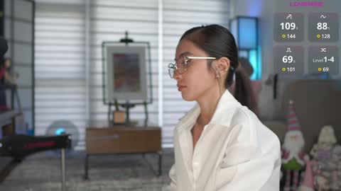 Belle Adrienne  IG  online show from January 8, 1:00 am