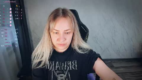 Your Annabelle Wolf  online show from June 14, 6:10 pm