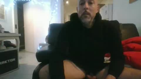 benbare13 online show from December 14, 7:09 pm