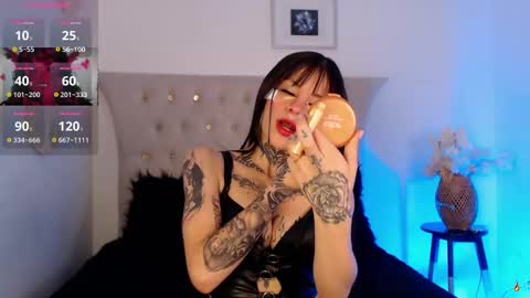 Tiffany and Bengie online show from September 29, 3:33 pm