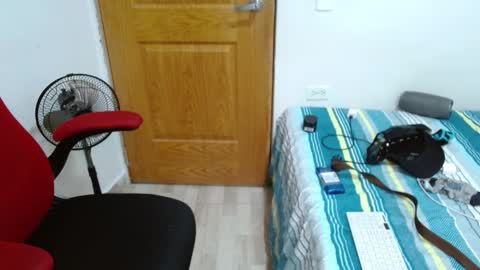 Snapshot of benjamin_isaac chatting on September 20, 12:19 pm benjamin_isaac online show from September 20, 12:19 pm